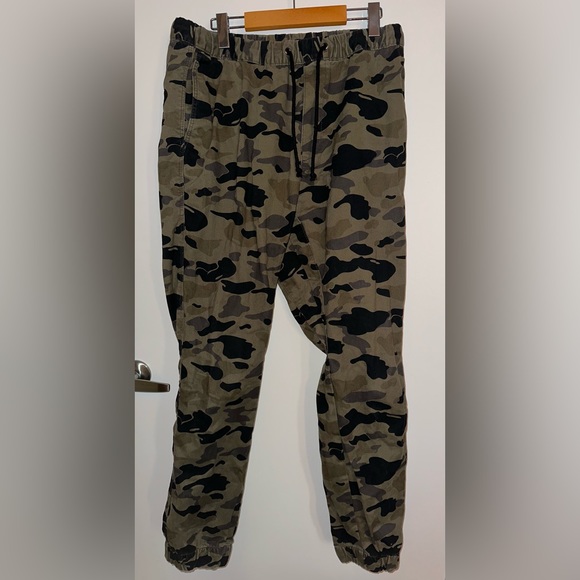 Divided Camouflage Cargo Pants - Picture 1 of 2